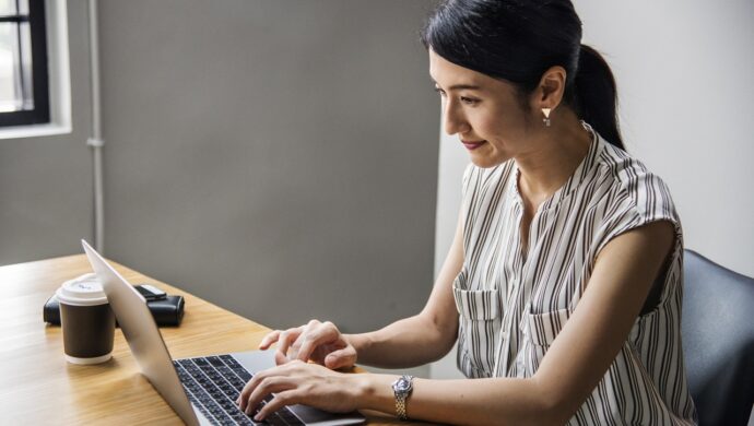job description social media specialist